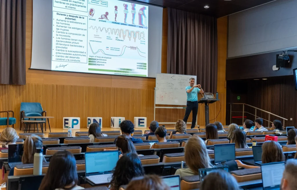 Clase presencial de Xevi Verdaguer en el Máster en PNIE Xevi Verdaguer