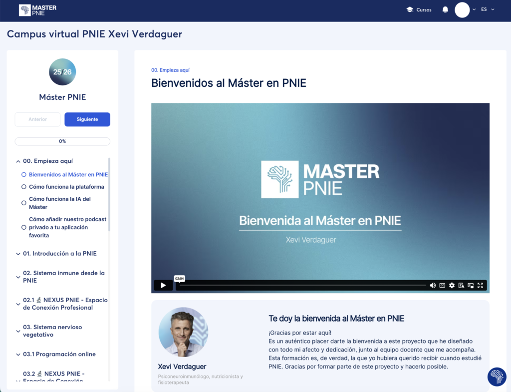 Pantalla de bienvenida del campus virtual del Máster en Psiconeuroinmunología en Barcelona, con el vídeo introductorio de Xevi Verdaguer y el acceso a los contenidos formativos del programa.